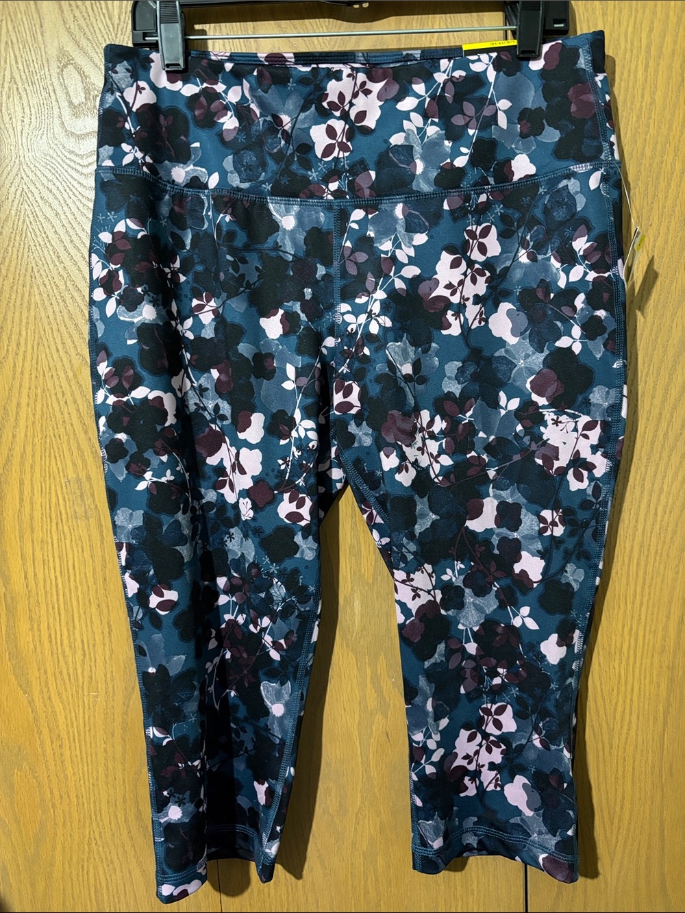 Avia Navy Floral Print Capri Leggings with Pink Accents 12-14 large NWT